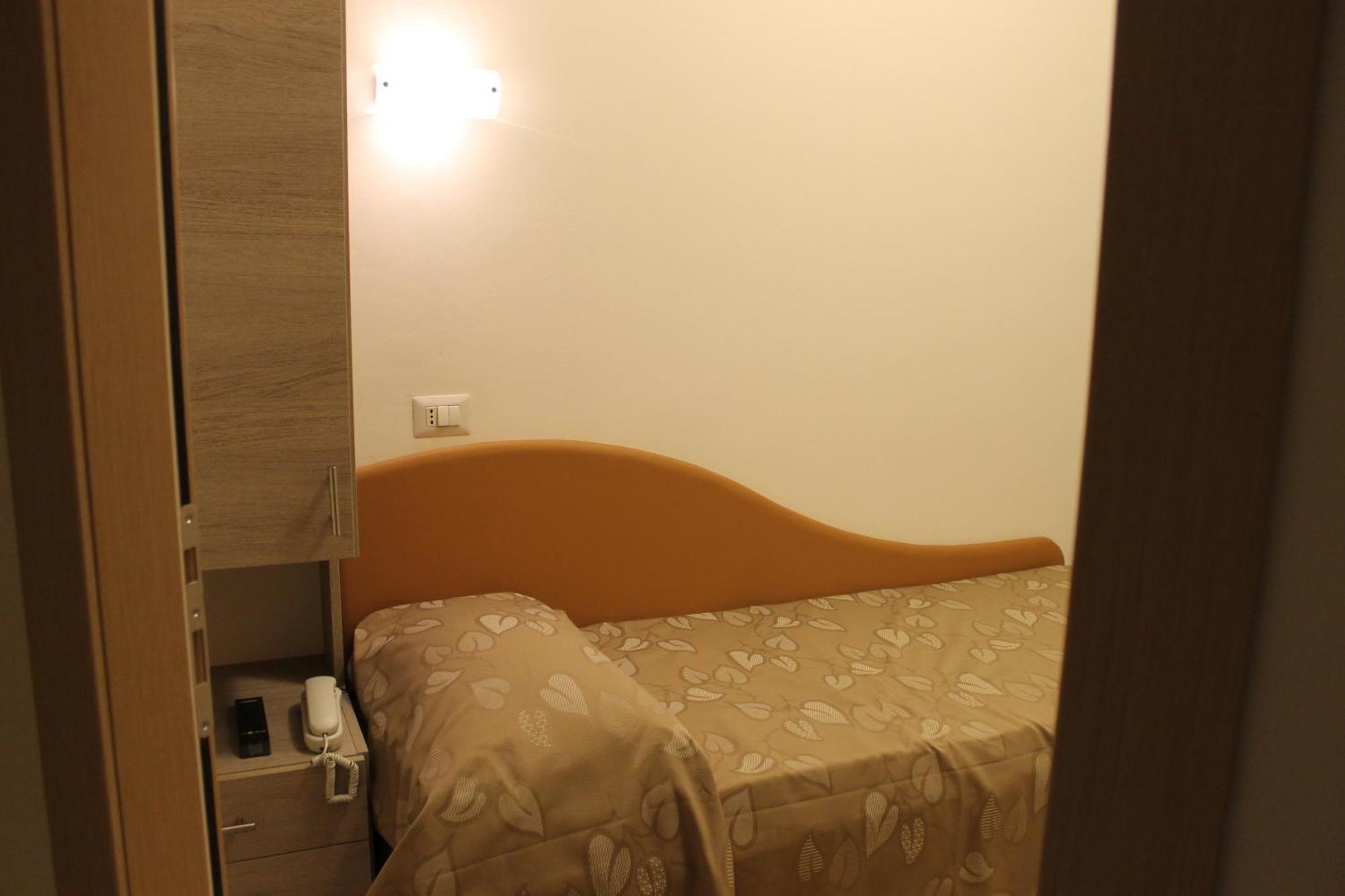Hotel Villa Enea カットーリカ 部屋 写真